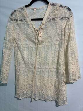 Pinky Cream Floral Lace Bell Sleeve Lace-Up V-Neck Tunic Top